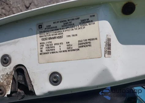 1998 Chevrolet C1500 Fleetside z USA, uszkodzony, nr VIN 1GCEC19R4WR145857